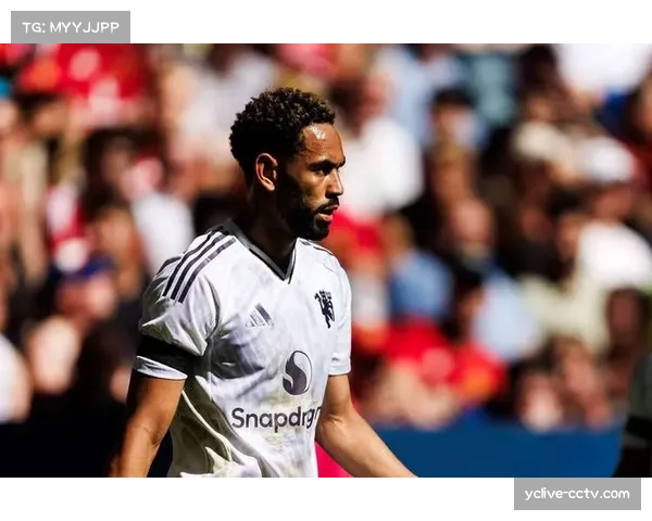 曼联进攻端空间利用合理，肋部穿插跑动撕开对手防线